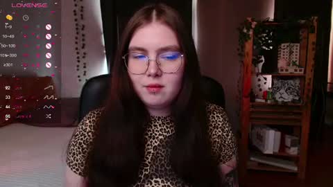 Snapshot of arizonaa_muse chatting on June 18, 2026, 11:25 am Astrid online show from June 18, 2026, 11:25 am