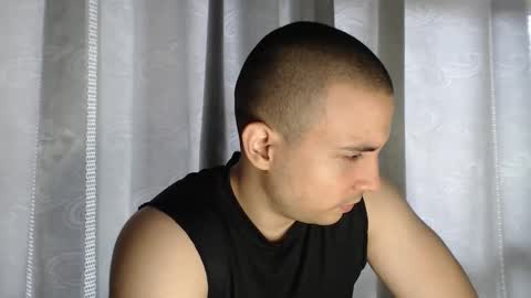 Snapshot of armando_2002 chatting on November 4, 2025, 6:07 pm ARMANDO online show from November 4, 2025, 6:07 pm