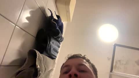 armyskater32 online show from November 7, 2025, 10:10 pm