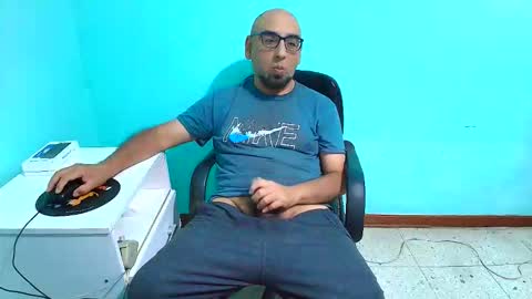 arnelux72 online show from September 29, 2025, 5:01 am