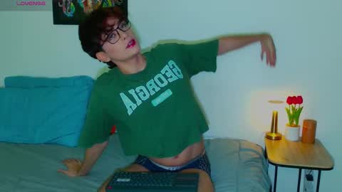 Snapshot of arnold_laurent chatting on September 18, 2025, 7:32 am Arnold online show from September 18, 2025, 7:32 am