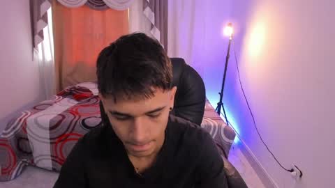 Snapshot of aron_boyy chatting on May 2, 2026, 9:53 pm Aaron online show from May 2, 2026, 9:53 pm