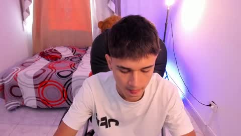 Snapshot of aron_boyy chatting on May 6, 2026, 8:36 pm Aaron online show from May 6, 2026, 8:36 pm