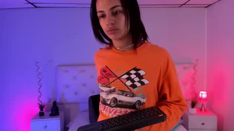 Aron cruz  online show from September 20, 2025, 1:45 pm