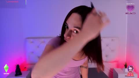 Aron cruz  online show from November 7, 2025, 1:44 pm