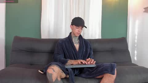 Snapshot of aron_ford chatting on November 21, 2025, 1:10 pm Aron ford online show from November 21, 2025, 1:10 pm