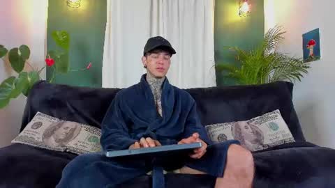 Snapshot of aron_ford chatting on June 9, 2026, 12:11 am Aron ford online show from June 9, 2026, 12:11 am