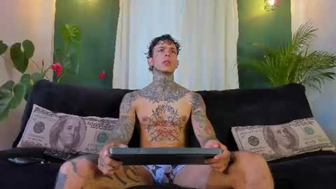 Snapshot of aron_ford chatting on June 14, 2026, 6:32 pm Aron ford online show from June 14, 2026, 6:32 pm