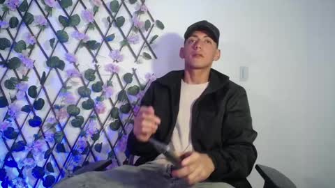 Snapshot of aron_gomez chatting on February 4, 2025, 4:26 am aron online show from February 4, 2025, 4:26 am