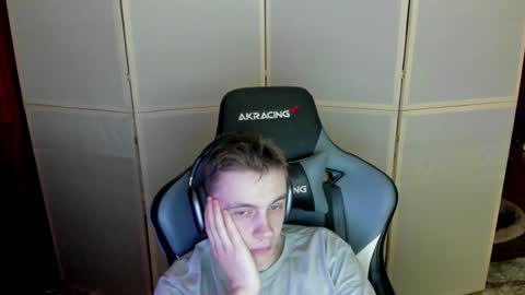 Snapshot of aron_neall chatting on December 3, 2024, 5:20 am biggest penis online show from December 3, 2024, 5:20 am