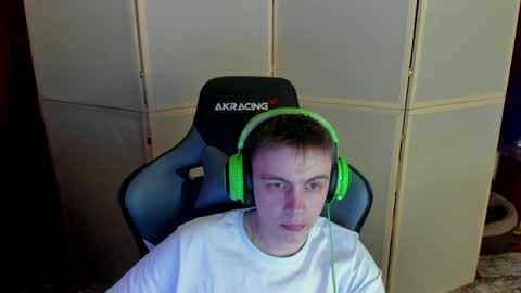 Snapshot of aron_neall chatting on December 13, 2024, 1:26 am biggest penis online show from December 13, 2024, 1:26 am