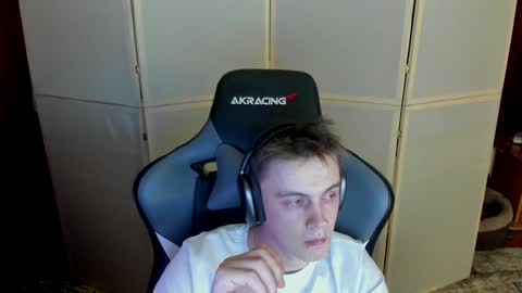 Snapshot of aron_neall chatting on December 13, 2024, 4:33 am biggest penis online show from December 13, 2024, 4:33 am