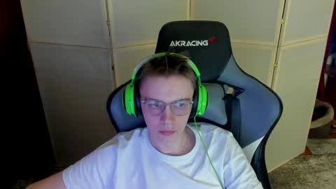 Snapshot of aron_neall chatting on December 15, 2024, 3:45 am biggest penis online show from December 15, 2024, 3:45 am