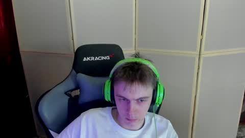 Snapshot of aron_neall chatting on December 18, 2024, 4:09 am biggest penis online show from December 18, 2024, 4:09 am