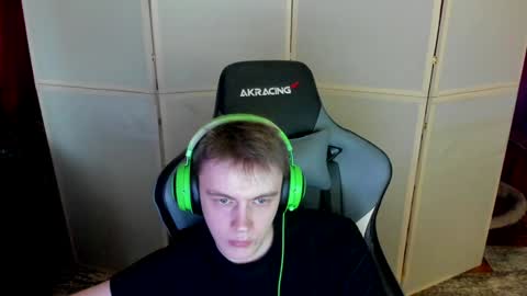 Snapshot of aron_neall chatting on December 20, 2024, 9:21 am biggest penis online show from December 20, 2024, 9:21 am