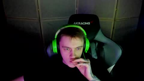 Snapshot of aron_neall chatting on December 21, 2024, 4:30 am biggest penis online show from December 21, 2024, 4:30 am