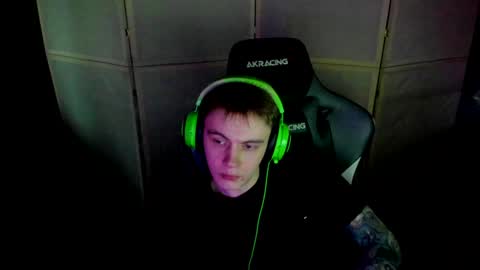 Snapshot of aron_neall chatting on December 21, 2024, 7:35 am biggest penis online show from December 21, 2024, 7:35 am