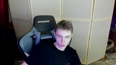 Snapshot of aron_neall chatting on December 27, 2024, 6:14 am biggest penis online show from December 27, 2024, 6:14 am