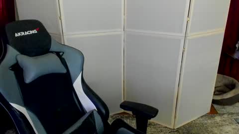 Snapshot of aron_neall chatting on December 29, 2024, 8:00 am biggest penis online show from December 29, 2024, 8:00 am