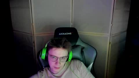 Snapshot of aron_neall chatting on February 13, 2025, 8:34 pm biggest penis online show from February 13, 2025, 8:34 pm