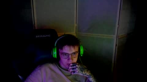 Snapshot of aron_neall chatting on February 13, 2025, 11:37 pm biggest penis online show from February 13, 2025, 11:37 pm