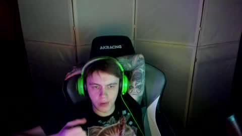 Snapshot of aron_neall chatting on February 21, 2025, 1:33 am biggest penis online show from February 21, 2025, 1:33 am