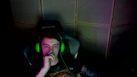 Snapshot of aron_neall chatting on February 21, 2025, 4:40 am biggest penis online show from February 21, 2025, 4:40 am