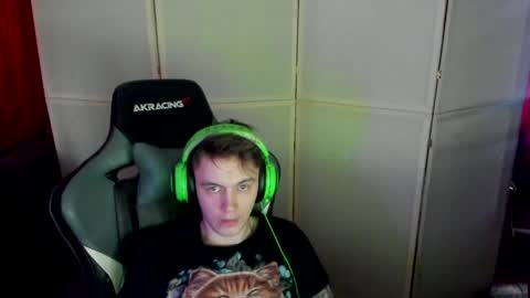 Snapshot of aron_neall chatting on February 25, 2025, 6:58 am biggest penis online show from February 25, 2025, 6:58 am