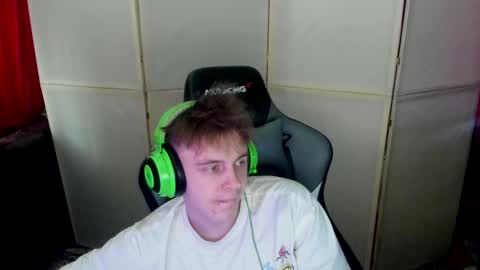 Snapshot of aron_neall chatting on February 25, 2025, 10:04 am biggest penis online show from February 25, 2025, 10:04 am