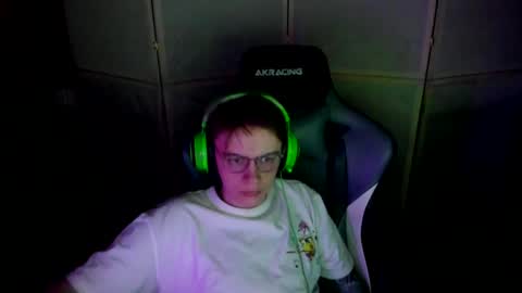 Snapshot of aron_neall chatting on February 28, 2025, 5:15 am biggest penis online show from February 28, 2025, 5:15 am