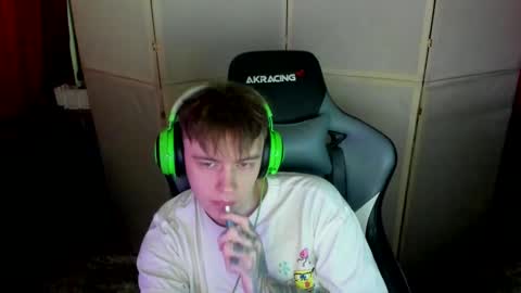 Snapshot of aron_neall chatting on March 5, 2025, 8:00 am biggest penis online show from March 5, 2025, 8:00 am