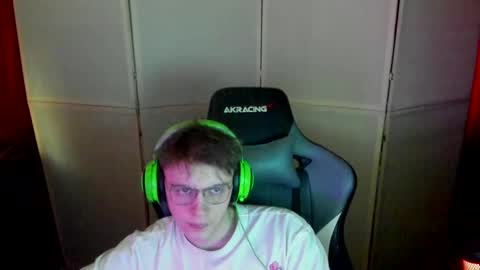 Snapshot of aron_neall chatting on March 6, 2025, 9:58 am biggest penis online show from March 6, 2025, 9:58 am