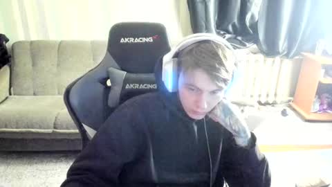 Snapshot of aron_neall chatting on November 17, 2025, 6:52 am biggest penis online show from November 17, 2025, 6:52 am