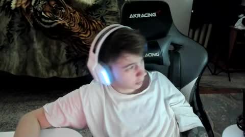 Snapshot of aron_neall chatting on March 4, 2026, 8:42 am biggest penis online show from March 4, 2026, 8:42 am