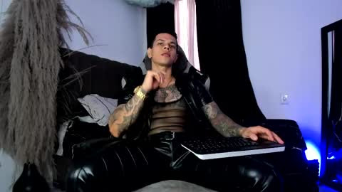 Snapshot of arondark chatting on May 11, 2026, 4:04 pm DarkMaster online show from May 11, 2026, 4:04 pm