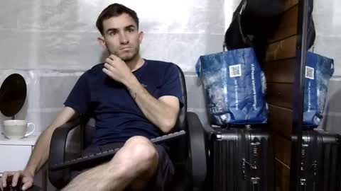 Snapshot of arongfranco chatting on November 6, 2025, 5:03 pm Aron G Franco online show from November 6, 2025, 5:03 pm