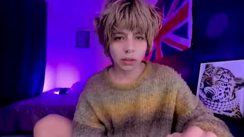 Snapshot of aronn_44 chatting on June 4, 2026, 7:25 am Aaron online show from June 4, 2026, 7:25 am