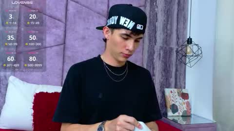 Snapshot of arontawers chatting on May 11, 2026, 7:44 pm Arontawers online show from May 11, 2026, 7:44 pm