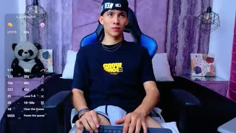 Snapshot of arontawers chatting on June 5, 2026, 8:47 pm Arontawers online show from June 5, 2026, 8:47 pm