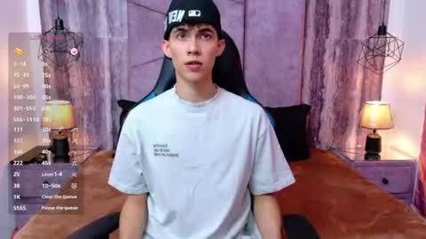 Snapshot of arontawers chatting on July 16, 2026, 7:20 pm Arontawers online show from July 16, 2026, 7:20 pm