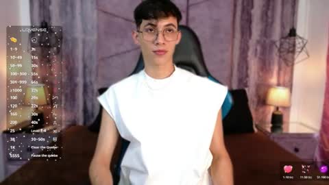 Snapshot of arontawers chatting on July 27, 2026, 7:43 pm Arontawers online show from July 27, 2026, 7:43 pm