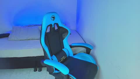 Snapshot of arontroy_wi chatting on January 13, 2025, 3:23 am noah and ivy online show from January 13, 2025, 3:23 am