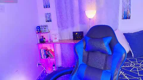 Snapshot of arontroy_wi chatting on November 20, 2025, 10:15 am noah and ivy online show from November 20, 2025, 10:15 am