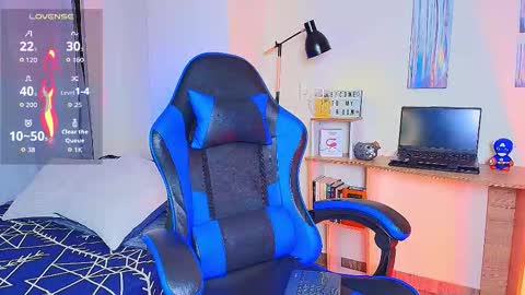 Snapshot of arontroy_wi chatting on December 16, 2025, 10:53 am noah and ivy online show from December 16, 2025, 10:53 am