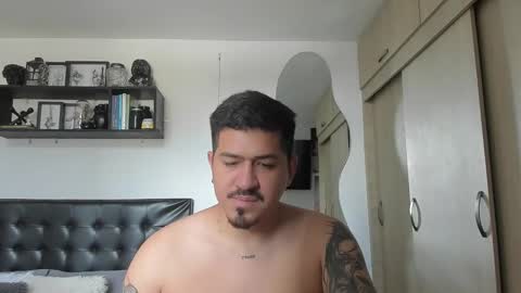 ARON  Independent model  online show from January 7, 2026, 8:22 pm