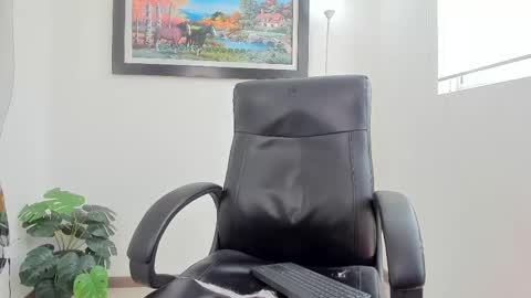 Snapshot of aroon_connor chatting on February 17, 2025, 6:59 pm online show from February 17, 2025, 6:59 pm