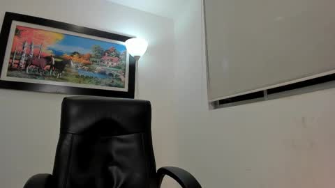 Snapshot of aroon_connor chatting on February 23, 2025, 2:29 am online show from February 23, 2025, 2:29 am