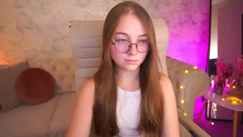 Snapshot of arrinawair chatting on July 13, 2026, 7:11 am arrinawair online show from July 13, 2026, 7:11 am