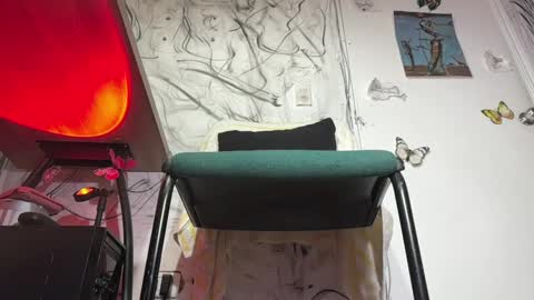 Snapshot of arteemiis chatting on December 31, 2024, 12:25 pm online show from December 31, 2024, 12:25 pm