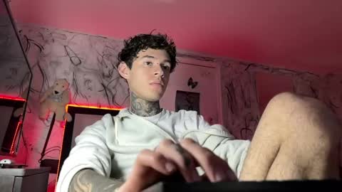 Snapshot of arteemiis chatting on February 11, 2025, 9:25 pm online show from February 11, 2025, 9:25 pm